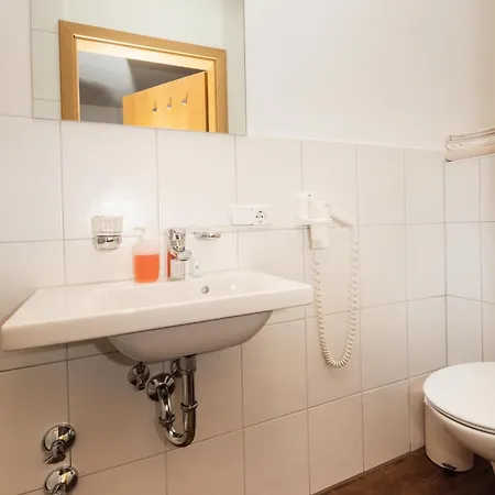 Gaestehaus Maxheim אוברסטדורף